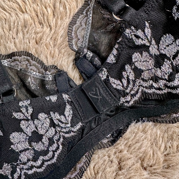 VS Lace Bra 32D - Picture 6 of 7